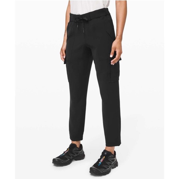 Lululemon Ready Set Cargo Pant in Black - Picture 1 of 6